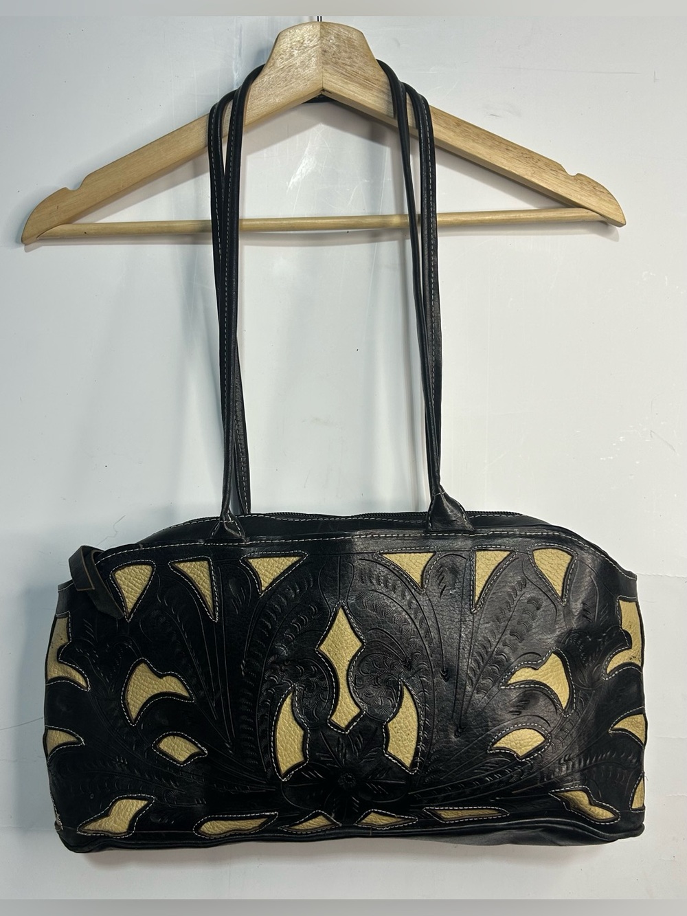 Leaders In Leather Made In Italy Hand Tooled Shoulder Purse
